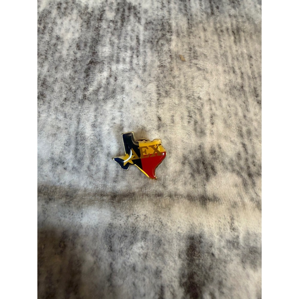 Vintage "DEX" Texas State Map Enamel Lapel Pin Gold Tone Lone StarFlag Souvenir